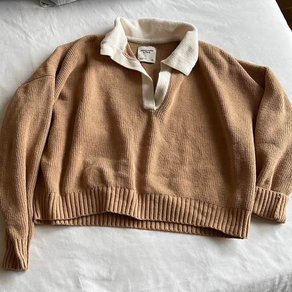 Abercrombie Women’s Notch-Neck Sweater Polo - Picture 3 of 3